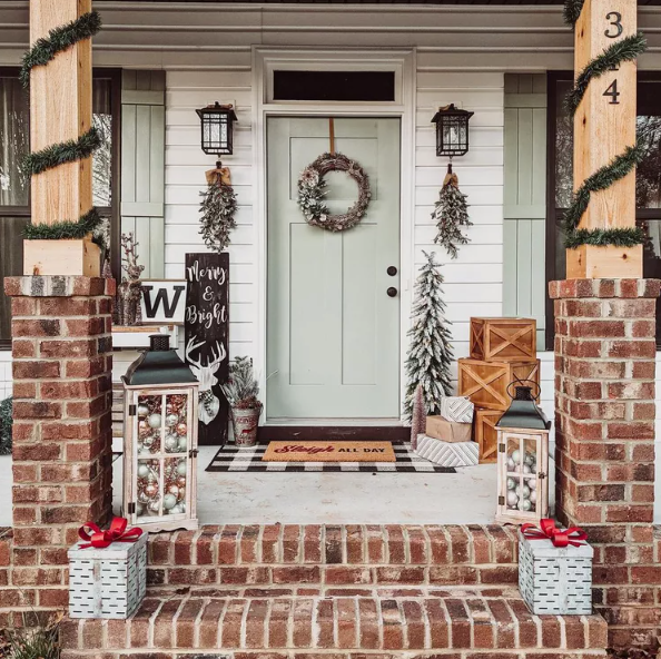 WedoweeRealtor's tweet photo. The outside of your home is just as important as the interior! When it comes to Christmas decor, go big or go home! Check out these 48 Outdoor Christmas Decoration Ideas That'll Spruce Up Your Yard. 🎄https://t.co/mY0xqWv9do 

📷| @thespruceofficial
#exteriordecor #Christmas https://t.co/ruZ9NR38p3