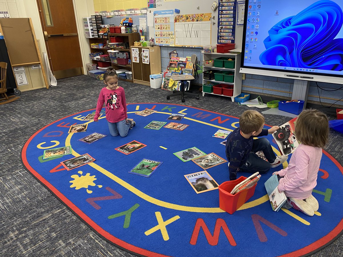 flower_mwcsd's tweet photo. We have been learning all about animals. During breakfast, as students finished I had them grab an animal book to look through while waiting for others to finish. It went from a couple kids to all of them wanting to look through the different books together! Future readers 💕 https://t.co/3M20mzxo6l