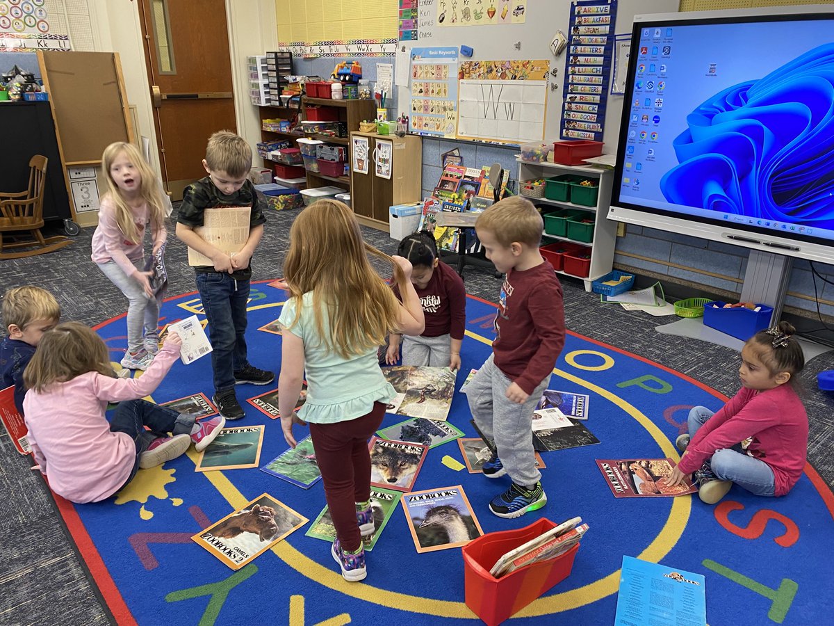 flower_mwcsd's tweet photo. We have been learning all about animals. During breakfast, as students finished I had them grab an animal book to look through while waiting for others to finish. It went from a couple kids to all of them wanting to look through the different books together! Future readers 💕 https://t.co/3M20mzxo6l