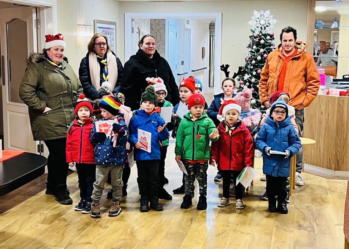 Our squirrels were hit at Buckingham Care Home! They performed Christmas carols and brought along flowers and handmade cards for the residents.

Thank you for having us and see you again soon!