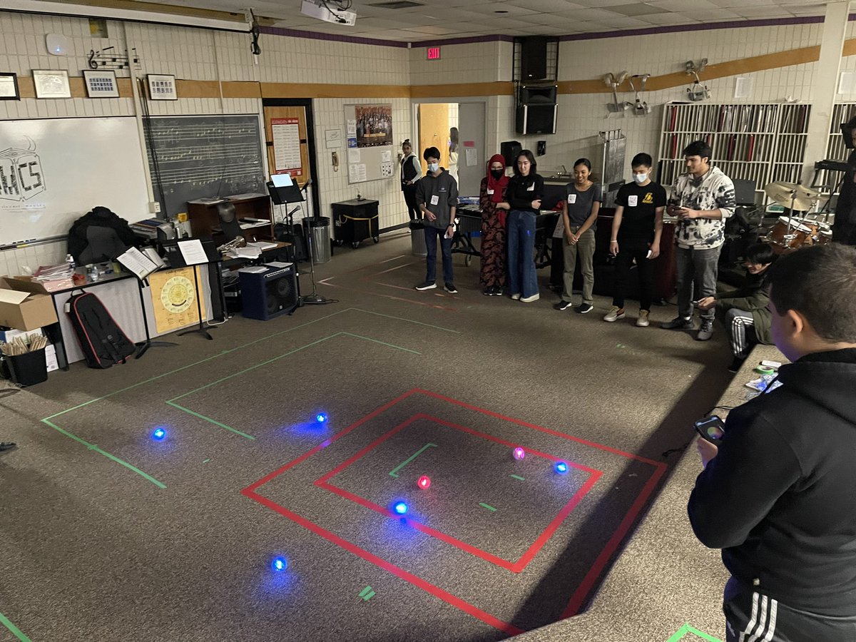 el_gal's tweet photo. One #HourOfCode today with @SpheroEdu celebrating the #CSEdWeek2022 here @VMHS_BSD @BrandonMBSD Students solved mazes, raced their spheros and played man tracker! https://t.co/2JtZj1ObcC
