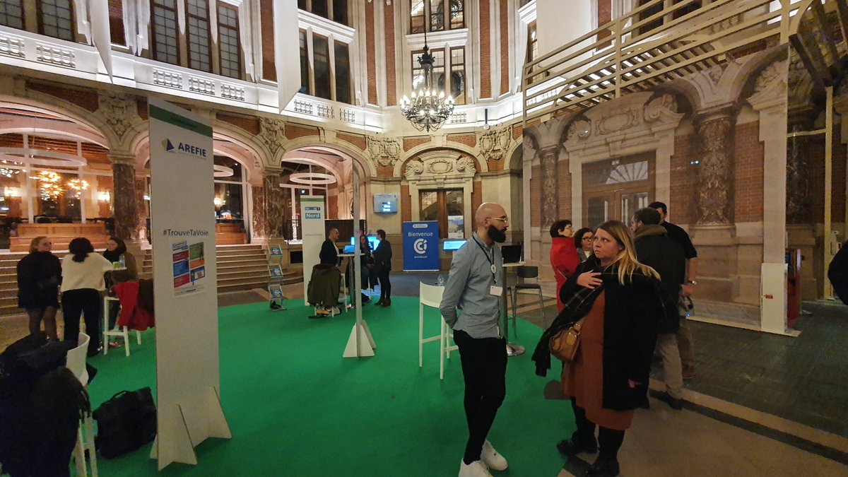 thorel_karine's tweet photo. #avecpoleemploi 
Beau succès pour cette 1ère édition du "jeudi de l'orientation" organisée par @CCIGrandLille !  
De l'orientation au recrutement,  #onestlapourvous!
@SeverineDelong @ElsaMiquel @HennacheCaro @AutinGael @LionelTesse https://t.co/TCPZicAiS4