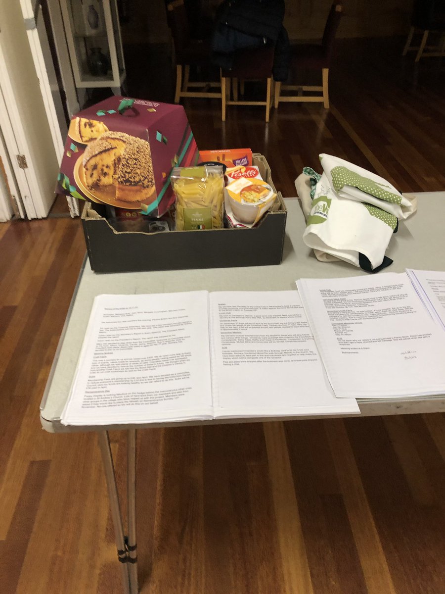 BanwellWi's tweet photo. Brilliant meeting, lovely singing from Rhythmic Reds, followed by mulled wine and mince pies .Sue Dowlan won Guess the weight of the cake and 1st prize of the raffle . 
We wish everyone a merry Christmas and look forward to seeing you all in the New Year 
ney to the https://t.co/BvCNcPrBRo
