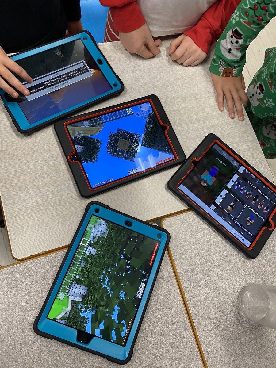 ElliottDingle's tweet photo. Coding in grade 5! Students had fun with all the options and challenges. @Richmond_Public #makeblock #mbots #SwiftPlaygrounds #ozobots #blockly #MinecraftEdu https://t.co/qawktM2mgx