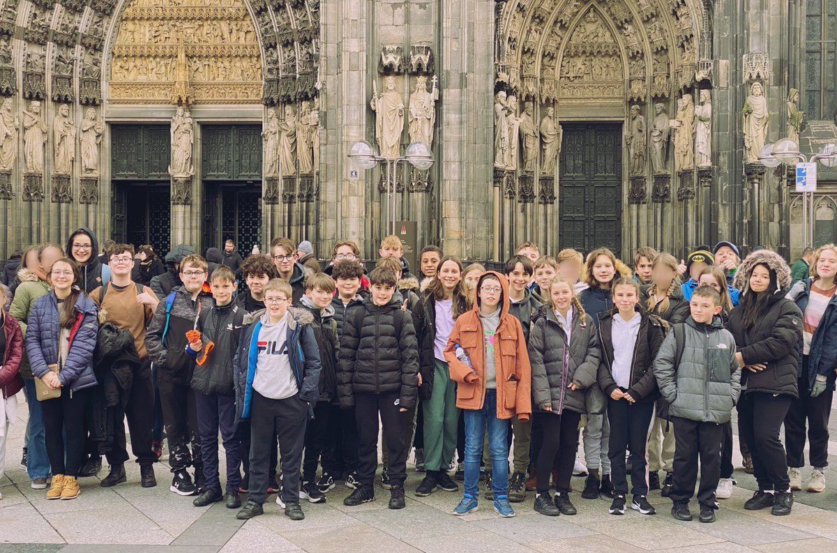 JMSGerman's tweet photo. 🇩🇪 Müde wäre eine Untertreibung nach dem wir die 533 Treppen hochgeklettert  haben! •• 🇬🇧 Tired would be an understatement after we climbed the 533 steps! #CologneCathedral #KölnerDom #JMSGerman #Klassenfahrt #SchoolTrip #LearnGerman #Köln #Germany https://t.co/dGY611KyIy