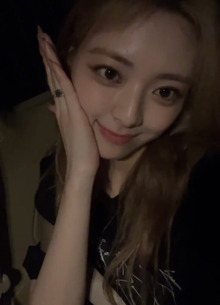 유나야 생일축하해! 유나가 있기에 내가 더욱더 힘내고 살아❤️ 항상 행복해야해❤️