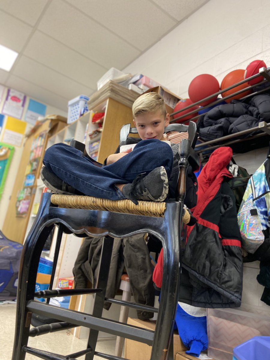 MissDott_'s tweet photo. 2/2 We had different tracking methods, prizes for individual accomplishments &amp; team successes, a designated drive-in reader area, campfire area, &amp; a cozy holiday scene. We calculated our words read in 20 minutes which averaged around 5,000+ a student! We grew, we smiled, WE READ! https://t.co/Bb2glLRvHS