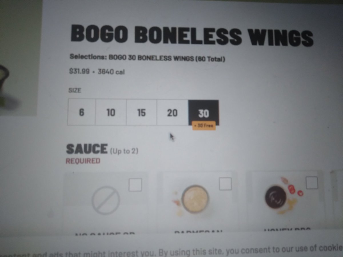 dcbig59's tweet photo. @BWWings why is it on #Bogo nite when you order 30 wings online  you are only allowed 2 sauces. The same amount of order of 6. But when your order 15 you get 3 sauces. Please bring back 6 sauce to 30 wing  #bringback6sauces https://t.co/dk7VYfVnID