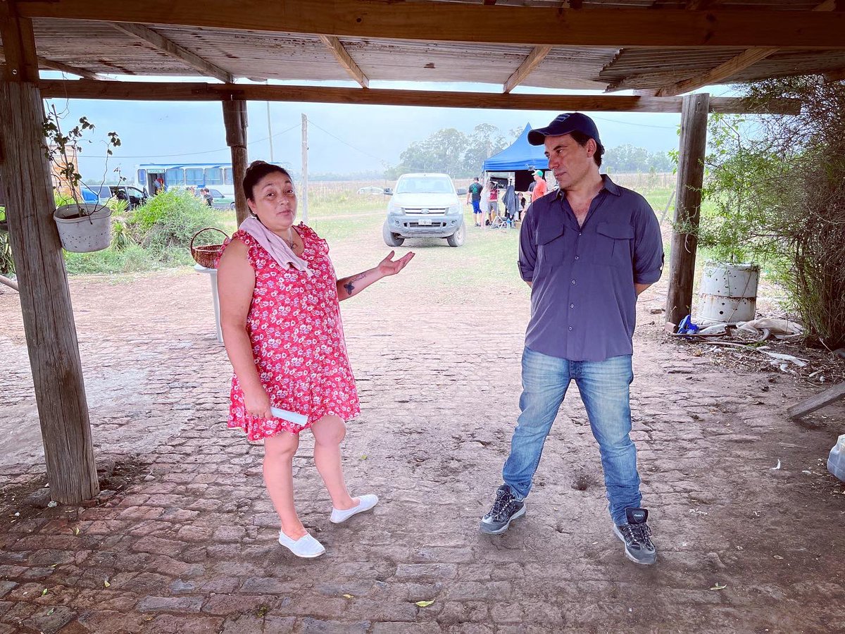 martinturnes's tweet photo. 🎬 @ElAgronomoFilm
🎥 Dir @martinturnes
🐶🛻 Jornada 13
📷 #DiariodeRodaje
#cine #cineargentino #backstage #defiendocineargentino #rodaje #rodajes #enrodaje https://t.co/Bnk9JWoQlO
