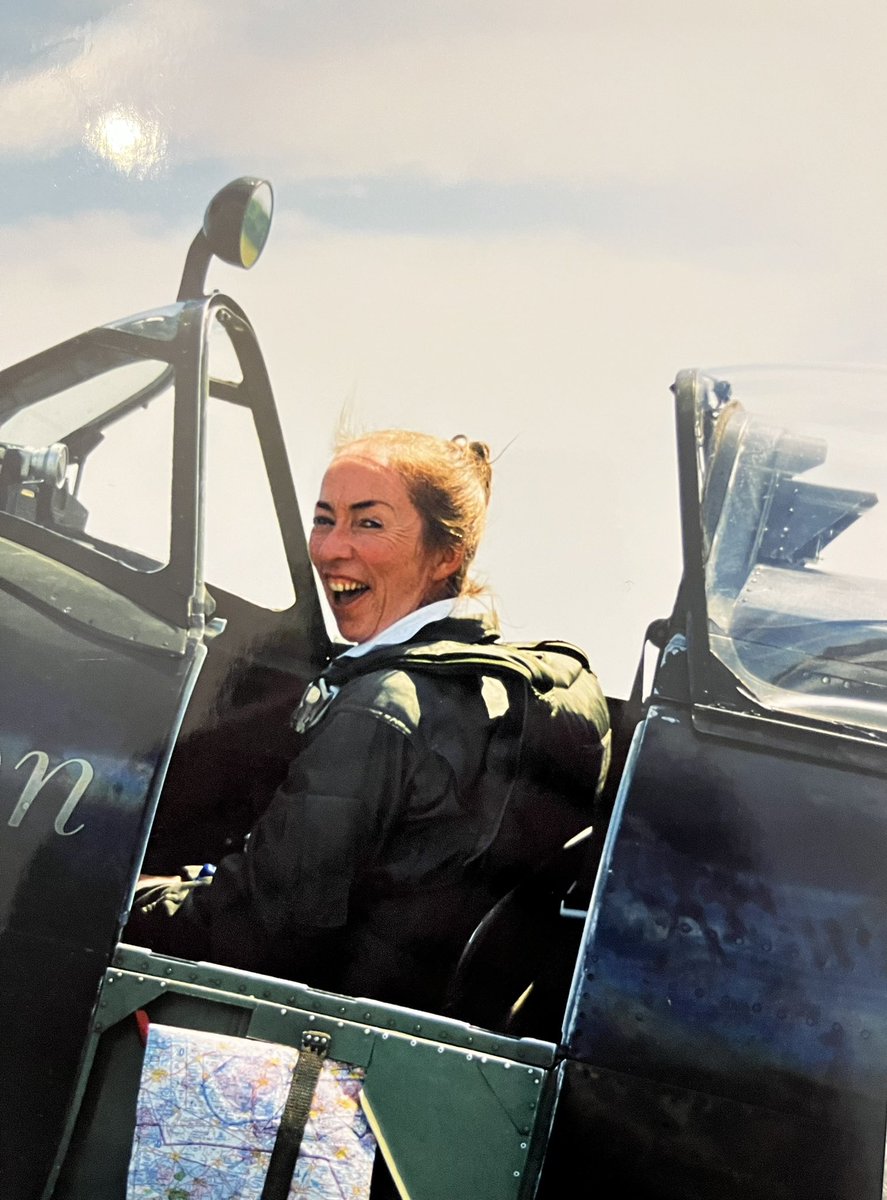 mallondavid1's tweet photo. Deeply saddened to hear about the death of Carolyn Grace. I was lucky enough to sit in the back of her Spitfire in the summer of 2003. Words cannot express how kind she was to me. An amazing wonderful and inspirational person. love to Daisy and Richard 💔💔💔 #ML407 #spitfire https://t.co/Zir1c35v5W