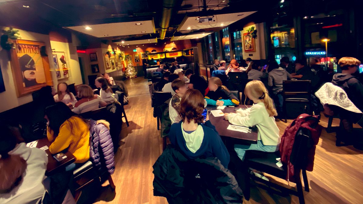 JMSGerman's tweet photo. 🇩🇪 Ganz gemütliches Abendessen im Hard Rock Café - danach… Weihnachtsmärkte! •• 🇬🇧 Cosy evening meal in the Hard Rock Café - after… Christmas Markets! #JMSGerman #Köln #Weihnachtsmarkt #Cologne #LearnGerman https://t.co/kmX31Qhxx1