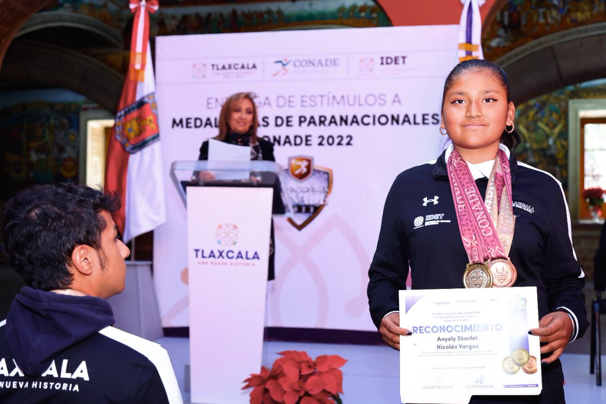 GobTlaxcala's tweet photo. La gobernadora @LorenaCuellar entregó estímulos a nueve deportistas y medallistas que participaron en los Paranacionales #Conade2022, así como a tres entrenadores que formaron parte de la delegación de atletas que acudió a la competencia celebrada en Hermosillo, Sonora. https://t.co/oVZWN7bGlZ