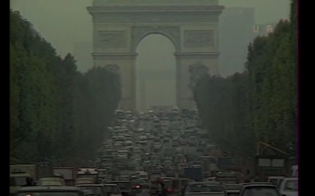 FredericMignard's tweet image. La circulation à Paris en 1989... Regardez à partir de 16:50 et vous verrez comment #Hidalgo à libérer Paris. Comme toujours, un seul mot, merci. youtube.com/watch?v=XSwKAW…