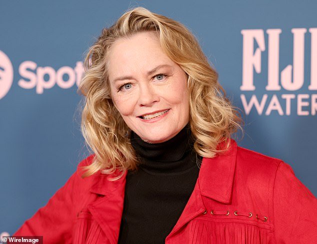 TheNorskaPaul's tweet photo. #CybillShepherd made a youthful appearance in #LosAngeles on Wednesday at a #HollywoodReporter event.
The 72-year-old #LastPictureShow actress looking much younger. https://t.co/jkqUazbezw