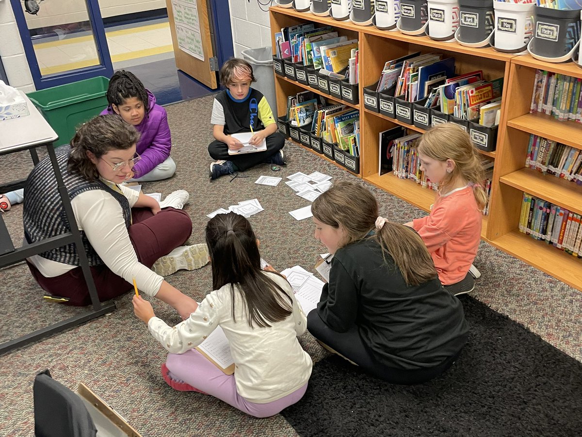 PVWollberg's tweet photo. Math Station Rotations…working on finding the area of irregular shapes. #pvlearns #3rdgrade #mathisfun #findingarea https://t.co/vWfafE1wLs