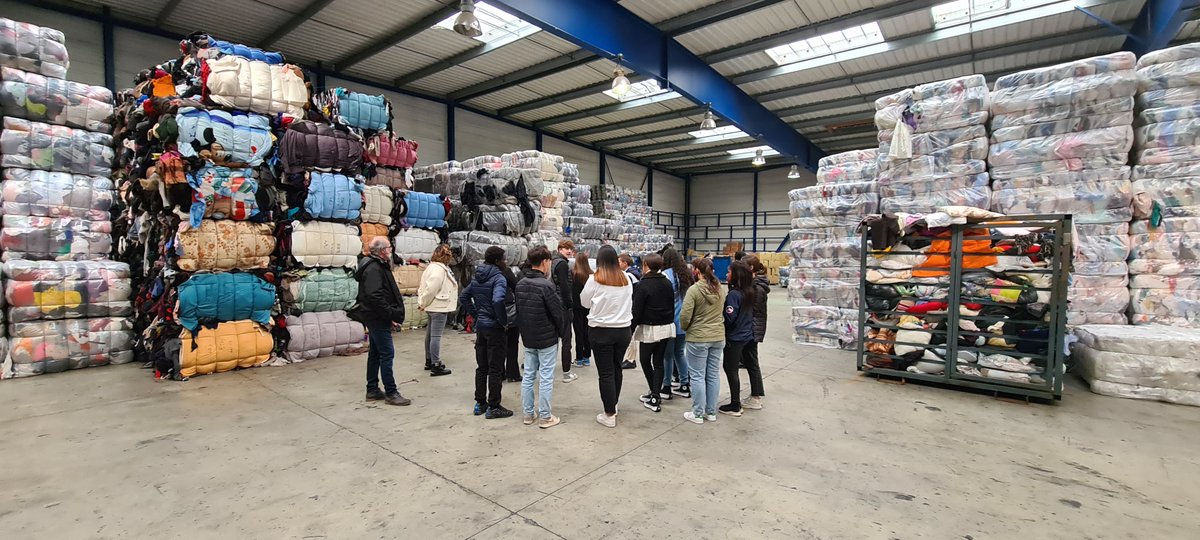 Les élèves de seconde MRC  à la découverte du leader français dans la collecte, le tri et la valorisation des textiles, linge de maison et chaussures favorisant l’insertion de personnes en situation d’exclusion lerelais.org <a href="/LyceeAnneVeaute/">Lycée Anne Veaute</a>