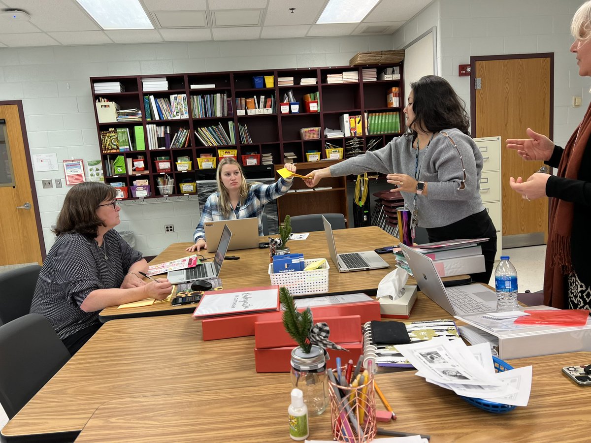 Laura Gazda tweet media