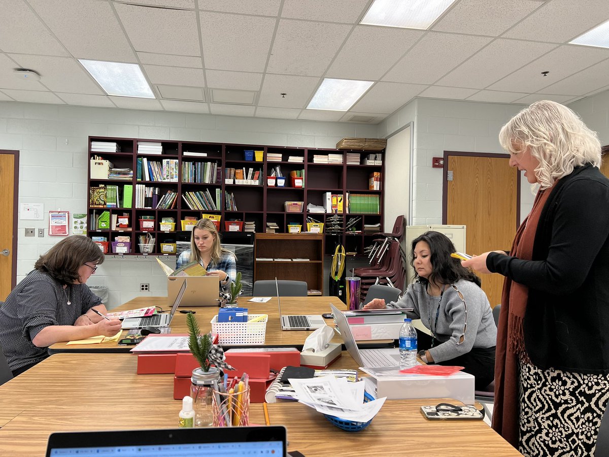 Laura Gazda tweet media