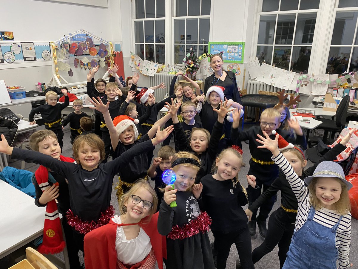 AyrGrammar's tweet photo. Pre-show and no nerves for this crew! #ChristmasPanto #JockandtheBeanstalk https://t.co/39KfYZ3WS3