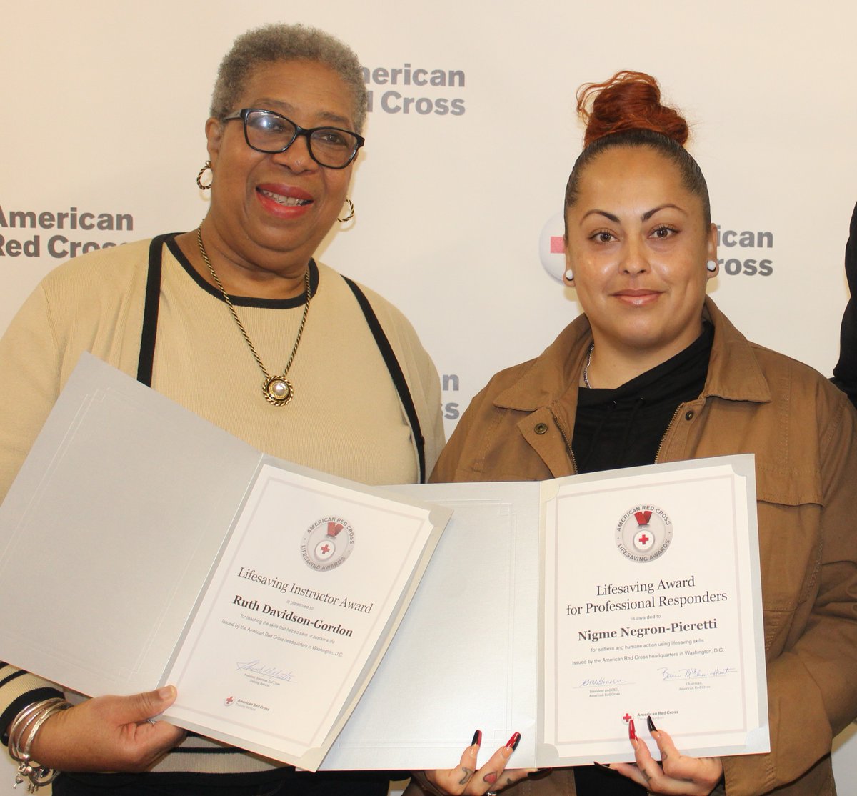 RedCrossNOH's tweet photo. We honored preschool teacher Nigme Negron-Pieretti today with a Lifesaving Award. We also honored Ruth Davidson-Gordon, the volunteer who taught her how to save a choking child's life. Nigme brought her children to help celebrate. #BackBlows #StomachThrusts #TrainingServices https://t.co/Q08UoXQlTD