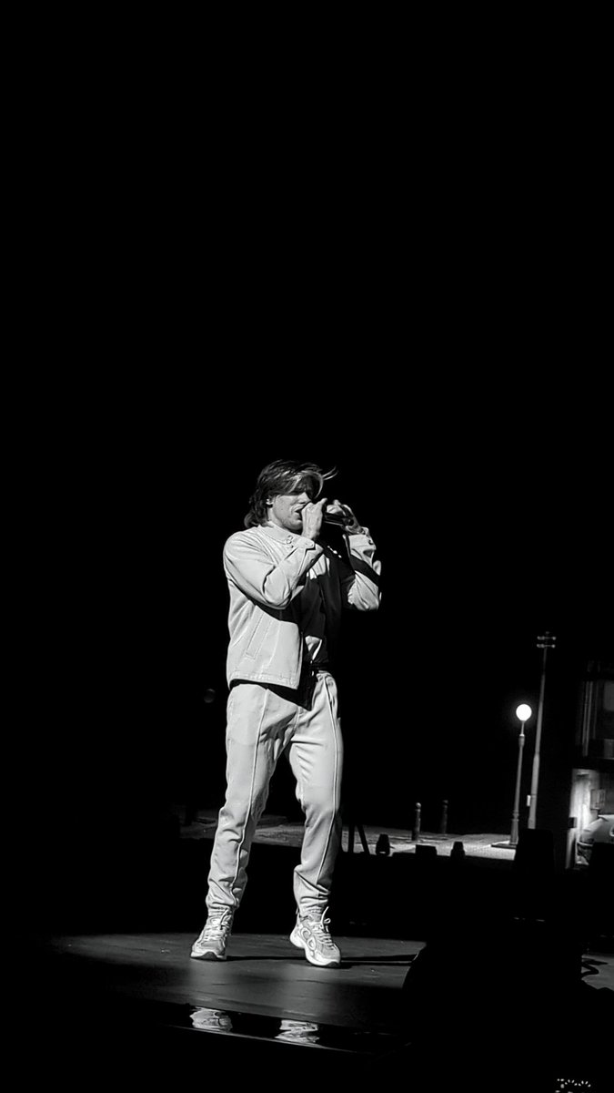 DiegosTunes_'s tweet photo. Le concert de Orelsan était exceptionnel, la scénographie était folle, l'énergie sur scène aussi

Et Orel il nous ramène Alpha Wann et Vald, que demander de plus

J'ai pas les mots https://t.co/OSxxhtRnla