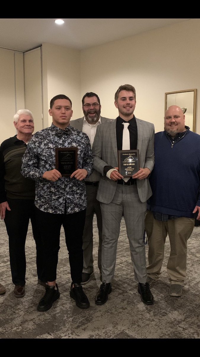 JCooley74's tweet photo. Two of the top 26 in NKY @AmariRiley21_. Blessed to receive this award, but the best has yet to come! https://t.co/iymoe8MWc3