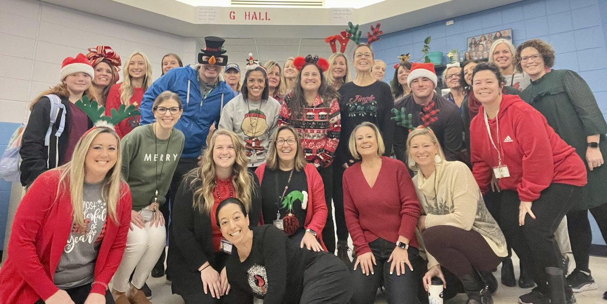 MrsStaub307's tweet photo. Intermediate!!!! Love this crew coming in HOT today!!! @MrsPhillips0722 @_Teach_ @MrsGolderer @VickiGeorgeson1 @StaffordPEMrD @teachandbeach2 @mrush_stafford @INT_PRINCIPAL @KrDucker @MrsBamEducator @DerionMrs #districtholidaychallenge https://t.co/CHgnl0ah0L