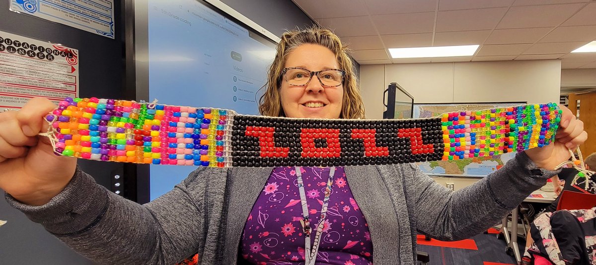 LeRoy_CSD's tweet photo. Ms. Mooney's 4th grade class working on their Wampum Belts with Ms. Tran as part of the study of Native American life in NY. Wampum was used for ceremonies, communications, & as articles of exchange #NativeAmericans #NYhistory #ONECASTLE https://t.co/MQV0NG8aWb