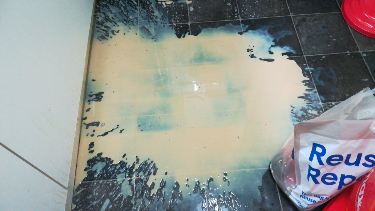 lushfuzz's tweet photo. @BaileysOfficial Please what is going on with the Baileys currently on sale? I had a narrow escape when before pouring I shook once the litre bottle. It exploded in my hands and the bottom broke off, emptying the contents onto my kitchen floor! I was lucky not to have been cut! https://t.co/092VVah5A0
