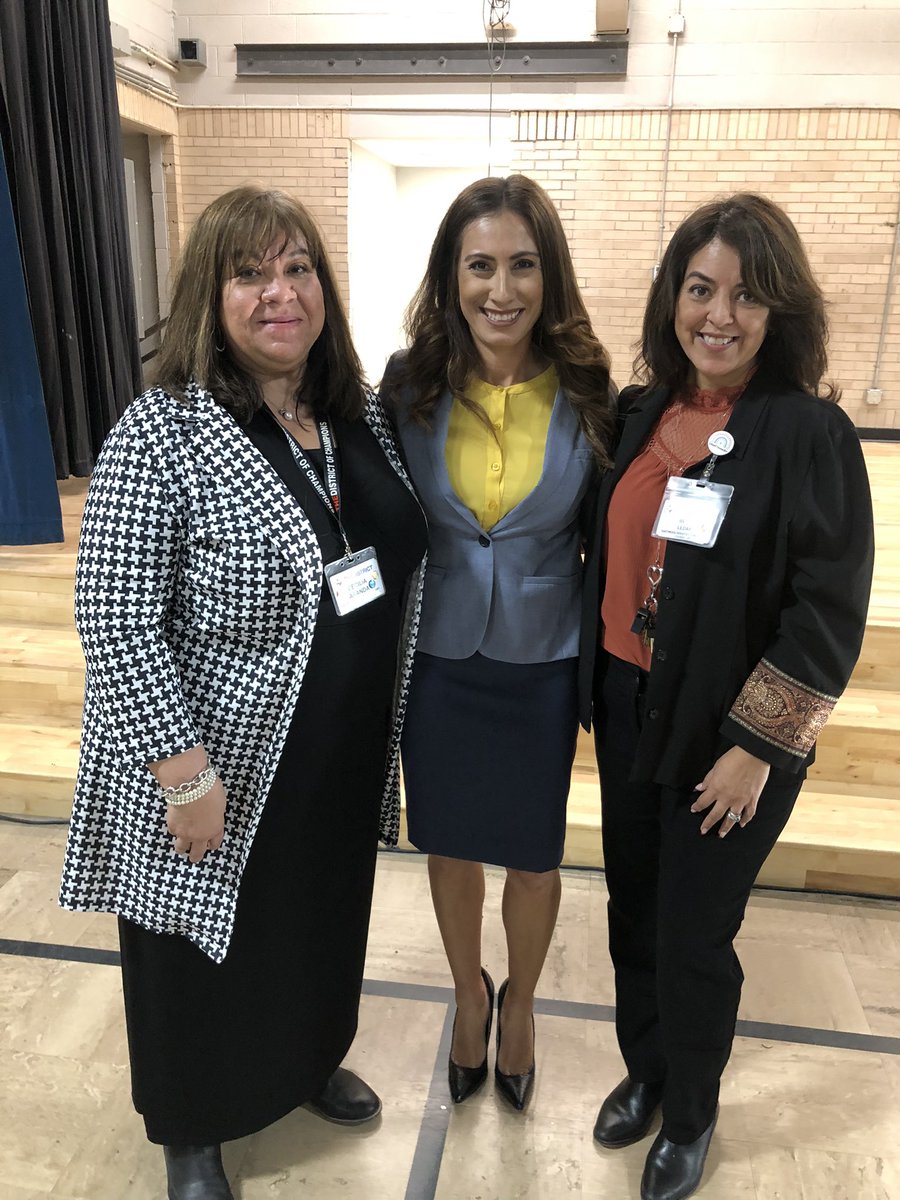 EsHeight's tweet photo. Welcoming our new principal, @rachblair11 to The Heights! We are ready for a new chapter to continue doing amazing things. 💙💛#newjourney #newprincipal @YsletaISD https://t.co/DYDQuBa11G