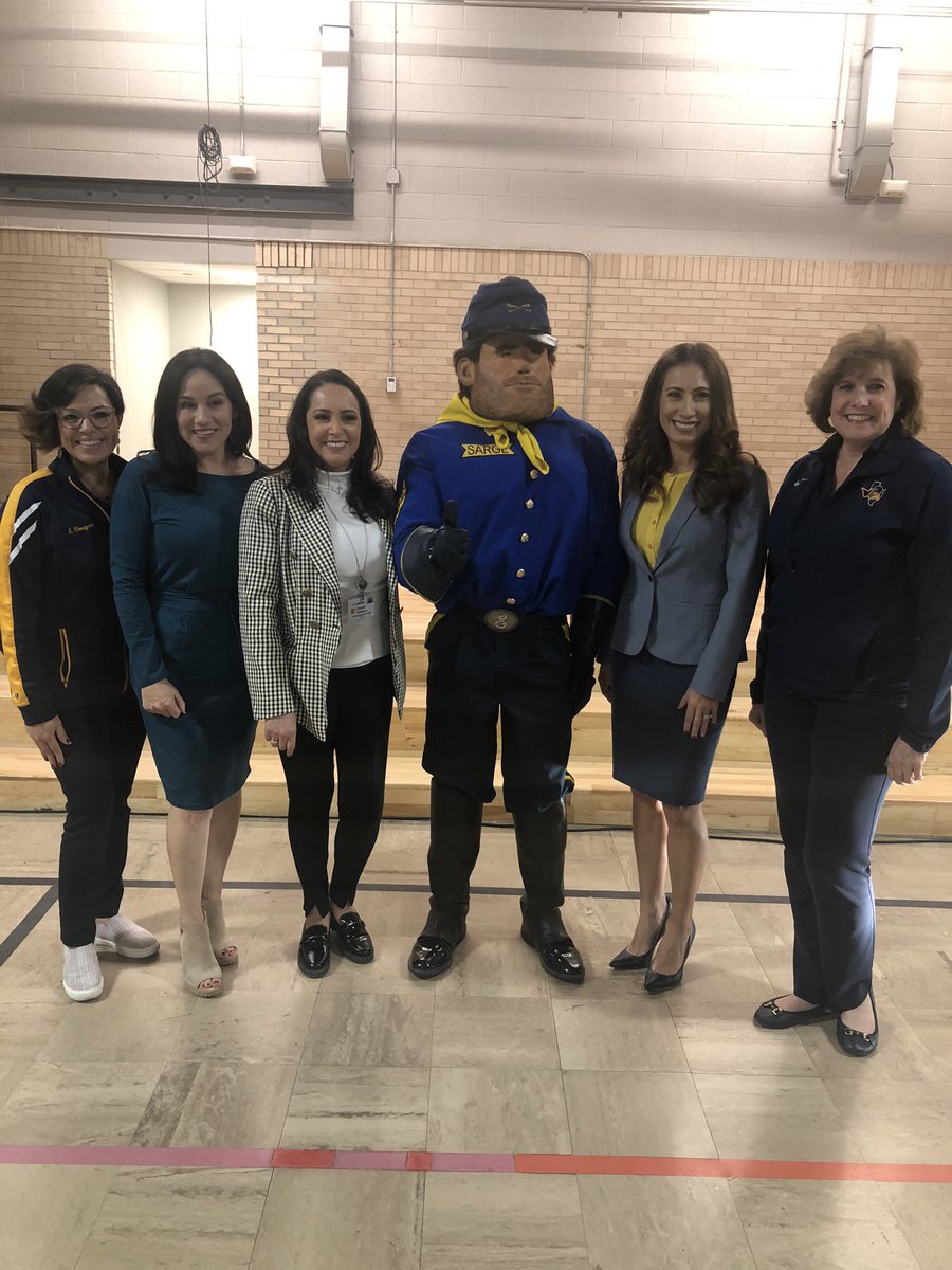 EsHeight's tweet photo. Welcoming our new principal, @rachblair11 to The Heights! We are ready for a new chapter to continue doing amazing things. 💙💛#newjourney #newprincipal @YsletaISD https://t.co/DYDQuBa11G