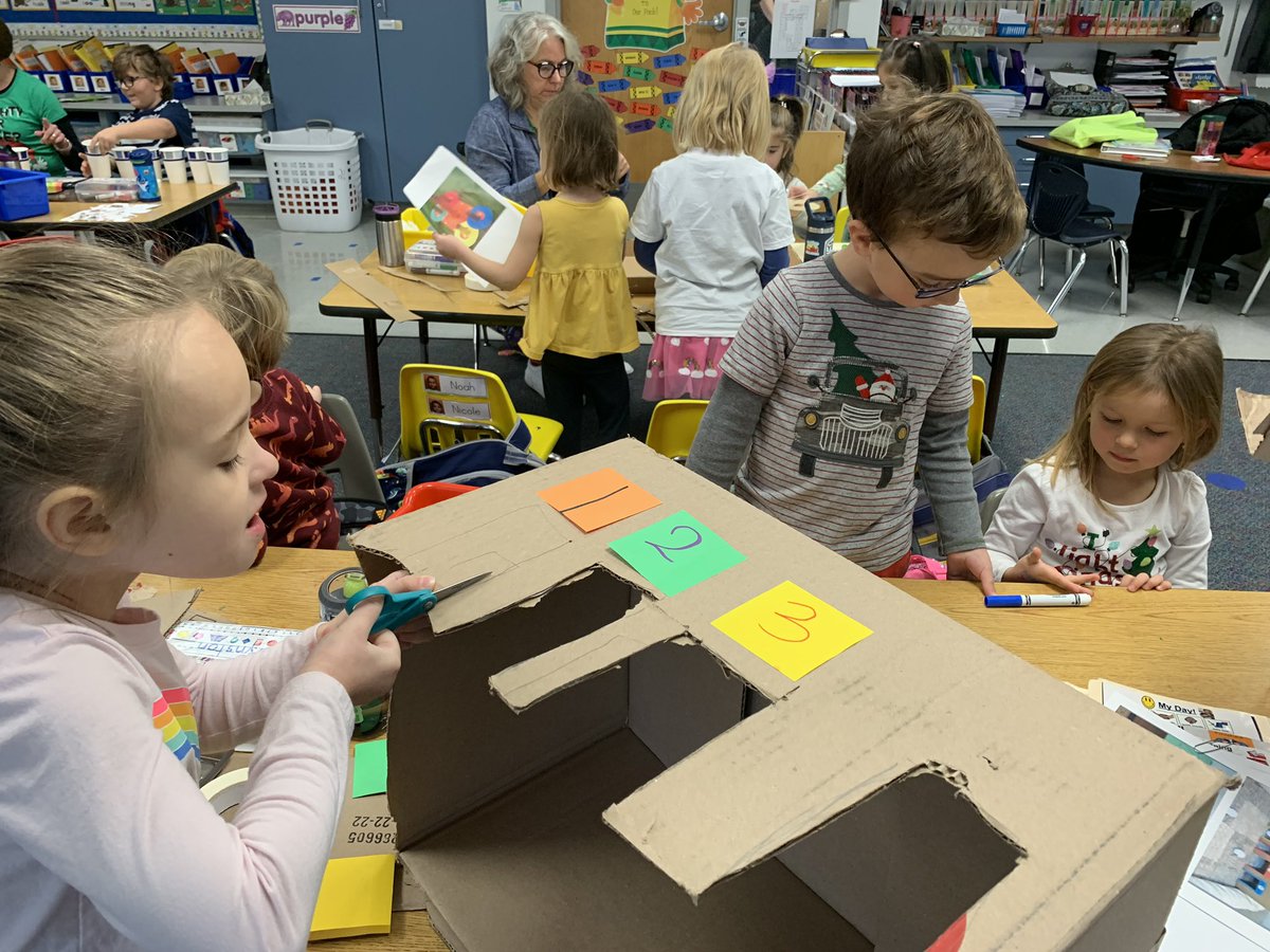 Kathy_Riesing's tweet image. Our morning Kinder Crew can’t wait to share their cardboard challenge projects tomorrow!! @DrydenSchool #CardboardChallenge 📦
