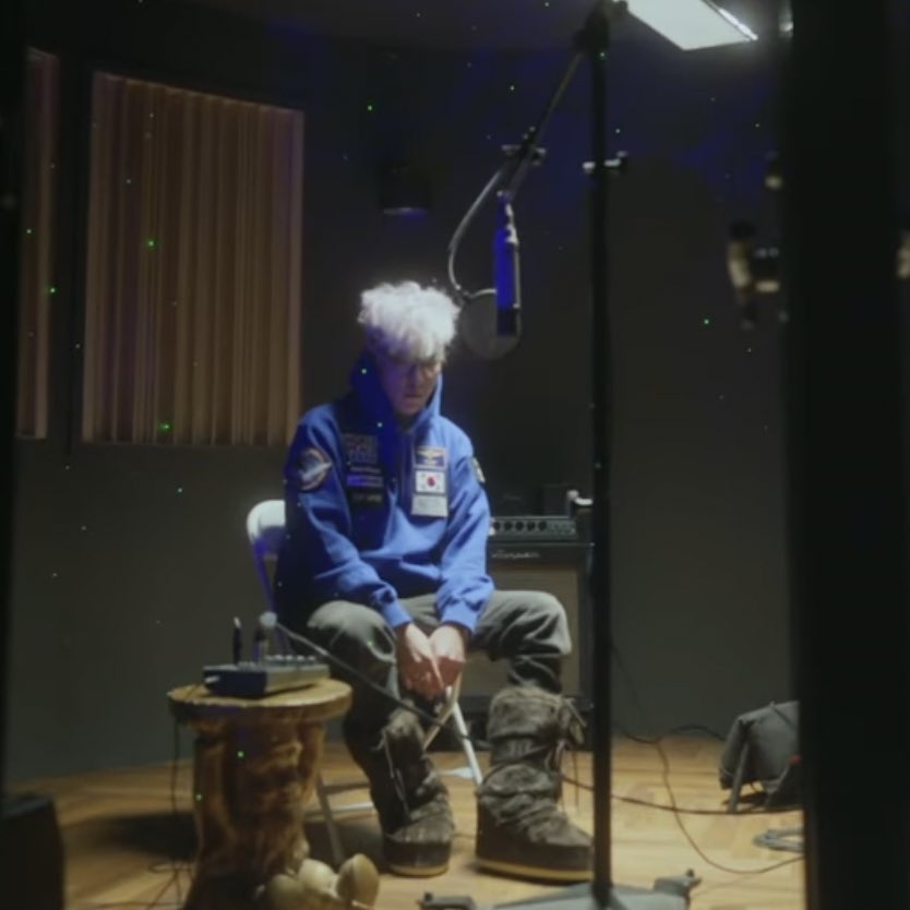tttop__'s tweet photo. his own jacket carries his own brand too 🫶 but whatever you are doing in that studio the whole time, I hope we get to hear it 🥹 https://t.co/g41K3jxsWG