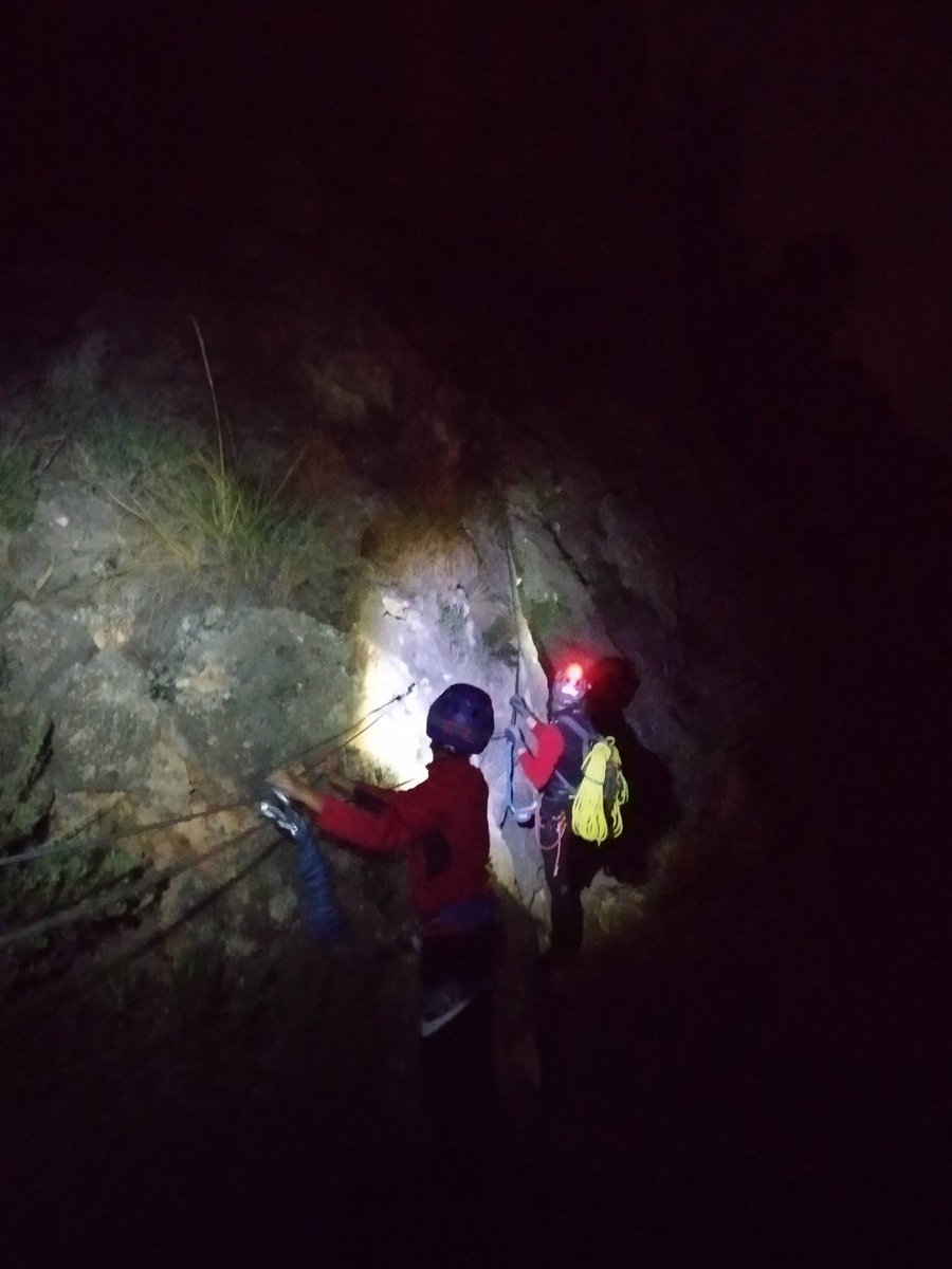 MAGOMEZCONESA's tweet image. Yo también los llevo de puente 🤣, esta noche pasando puente mono. Aunque la luna no estaba de nuestro lado, la ferrrata no se nos ha resistido 💪.