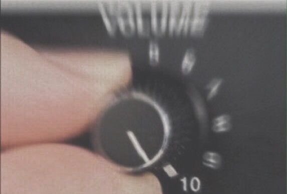 ffederi_'s tweet photo. MA SE POI MI SCRIVI DI NOTTE LE TUE COSE SCONCE PRENDO LA METRO E VENGO DA TE MA NON MI PARLARE D'AMORE CHE MI STO DIVERTENDO A PRENDERTI IN GIRO OH OH È SOLO SESSO NON MI PARLARE D'AMORE ADESSO È SOLO SESSO NON MI PARLARE D'AMORE ADESSO #XF2022 https://t.co/8EiB5uch1S