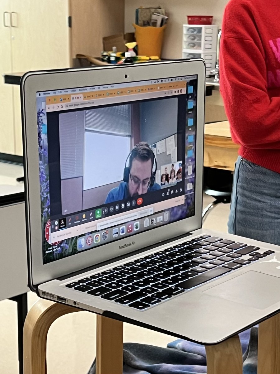 _MrsCarrera's tweet photo. @nbutexas electrical engineer Patrick Brawner zoomed with our FLL robotics team as they tackle their innovation project about solar energy. #ComalFLL https://t.co/ygJI7lkZiO