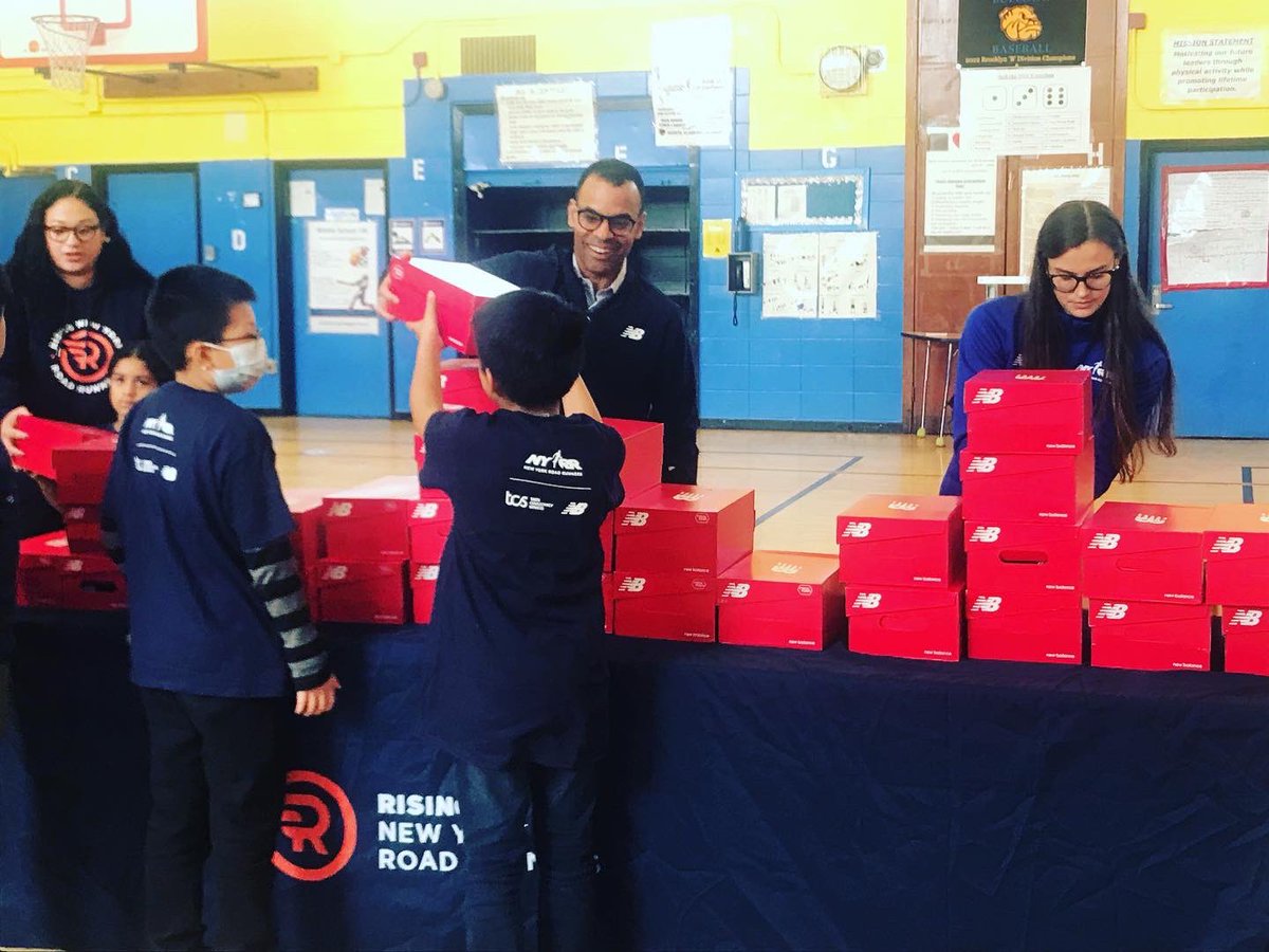 SunsetParkPrep's tweet photo. Huge thank you to @nyrr @mets and @newbalance for supporting our young runners, and hooking us up with new sneakers for the many steps ahead. This team is going places, and we couldn’t be more proud. Go Patriots! https://t.co/5ds7UiZmIO