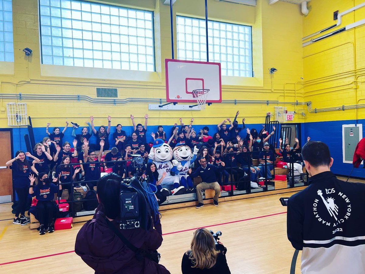 SunsetParkPrep's tweet photo. Huge thank you to @nyrr @mets and @newbalance for supporting our young runners, and hooking us up with new sneakers for the many steps ahead. This team is going places, and we couldn’t be more proud. Go Patriots! https://t.co/5ds7UiZmIO
