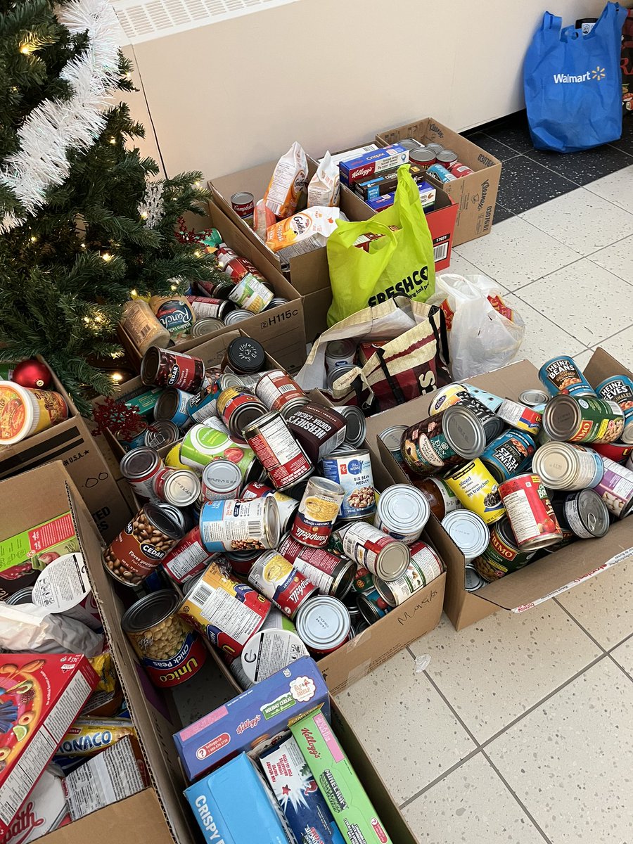 burntelmps's tweet photo. Our food drive continues until Dec 19th. Please help us help @Free4Allfdn by donating non perishable food. We are aiming high and reaching for the sky building a food mountain. Please donate today!! https://t.co/9qqQRHEOlR