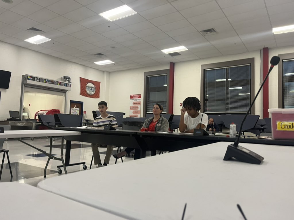 jimgildeaderby's tweet photo. Loved hearing directly from students on school safety and discipline at tonight’s Student Health and Safety meeting. Luke and Amara from @DerbyMiddle_CT did a great job presenting and answering our questions. https://t.co/JYwuZJsXG0