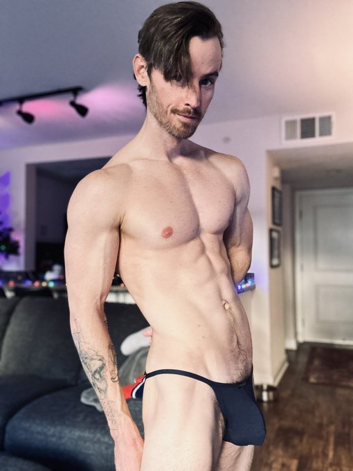 Been doing a lot of collabs this month. I&rsquo;m on 🔥😊 https://t.co/xdxjsGvcKg