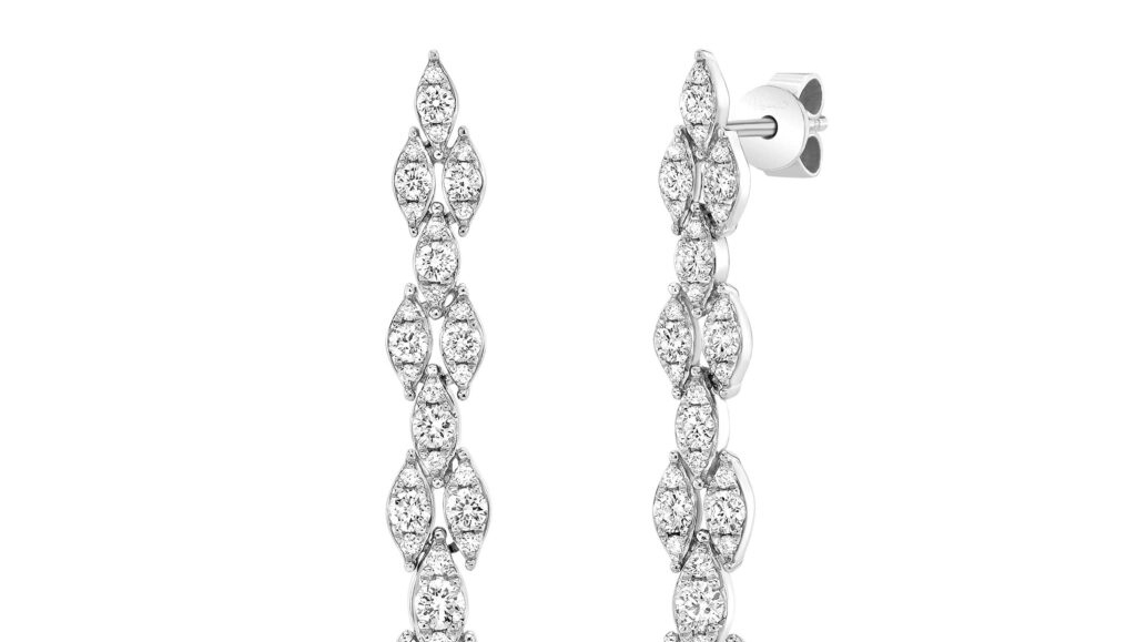 Shop this season's most sophisticated gifts with our Luxury Gift Guide featuring items like these chandelier diamond earrings from Boudreaux's Jewelers! l8r.it/T4Ua

#TheAvenue #StCharlesAvenue #Sponsored