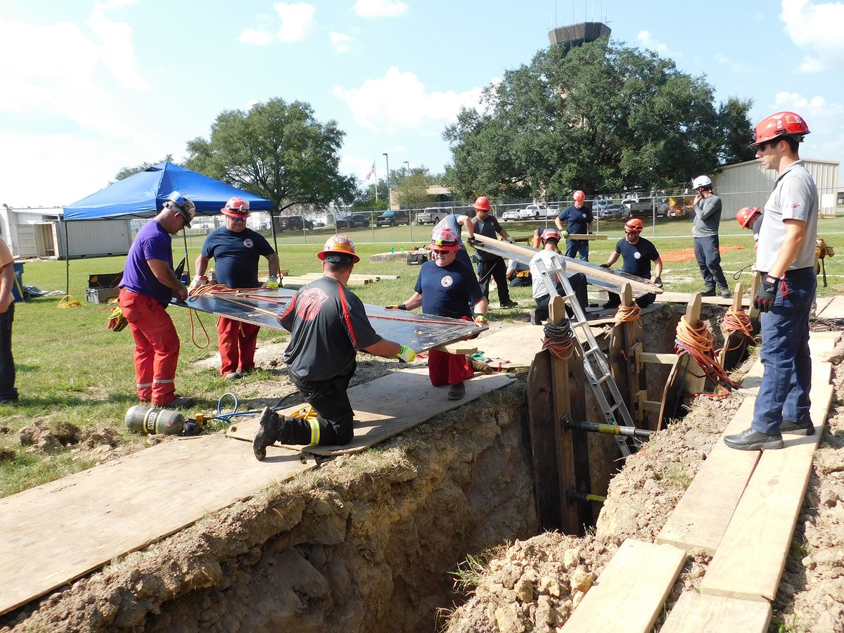 RocoRescue's tweet photo. Trench Rescue Course at Roco Training Center.
For more information: https://t.co/N6EeE5oCkf

#roperescue #roperescuetraining #techrescue #technicalrescue #technicalrescuetraining #roperescuetechnician #RescueTraining #confinedspace #confinedspacerescue #trenchsafety #trench https://t.co/vaYHdtGEaT