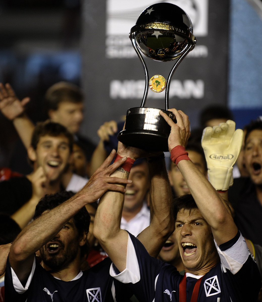 rojosdepasionok's tweet photo. 🔙🔴8 de diciembre #Independiente 

2010: Campeón de la Copa #Sudamericana. (16va copa)

2006: Último partido en la Doble #Visera de cemento. 

1953: Goleada 6-0 a #RealMadrid en el Santiago Bernabéu (Micelli x3, Grillo, Cecconato y Bonelli). 

🇦🇹Que fecha para el Rey de Copas… https://t.co/PZfyu8IfcP
