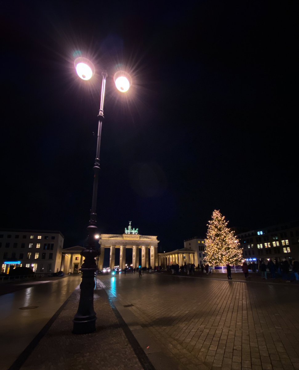 _Anna_Log's tweet image. Tourimoment in der eigenen Stadt. 
Der Himmel über Berlin.