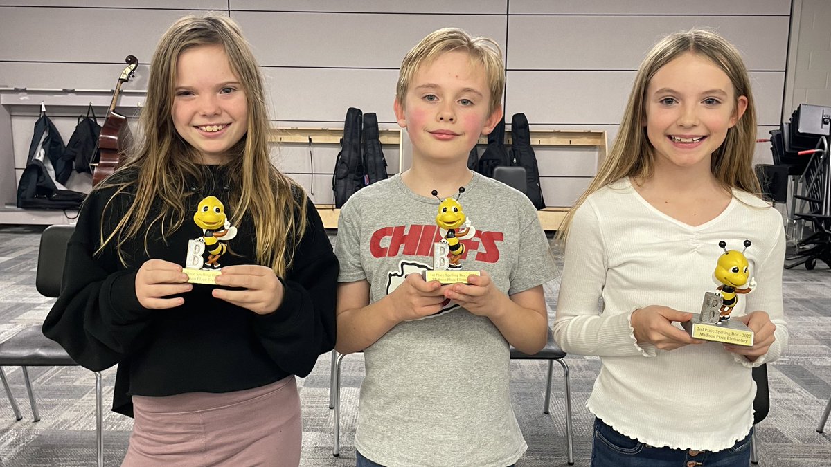MadisonPlaceK5's tweet photo. Whew! That was an amazing bee. Well done, everyone!🐝 From l-r … 🥉🥇🥈 
#OPSforTheirFuture https://t.co/AG8OeF4n54