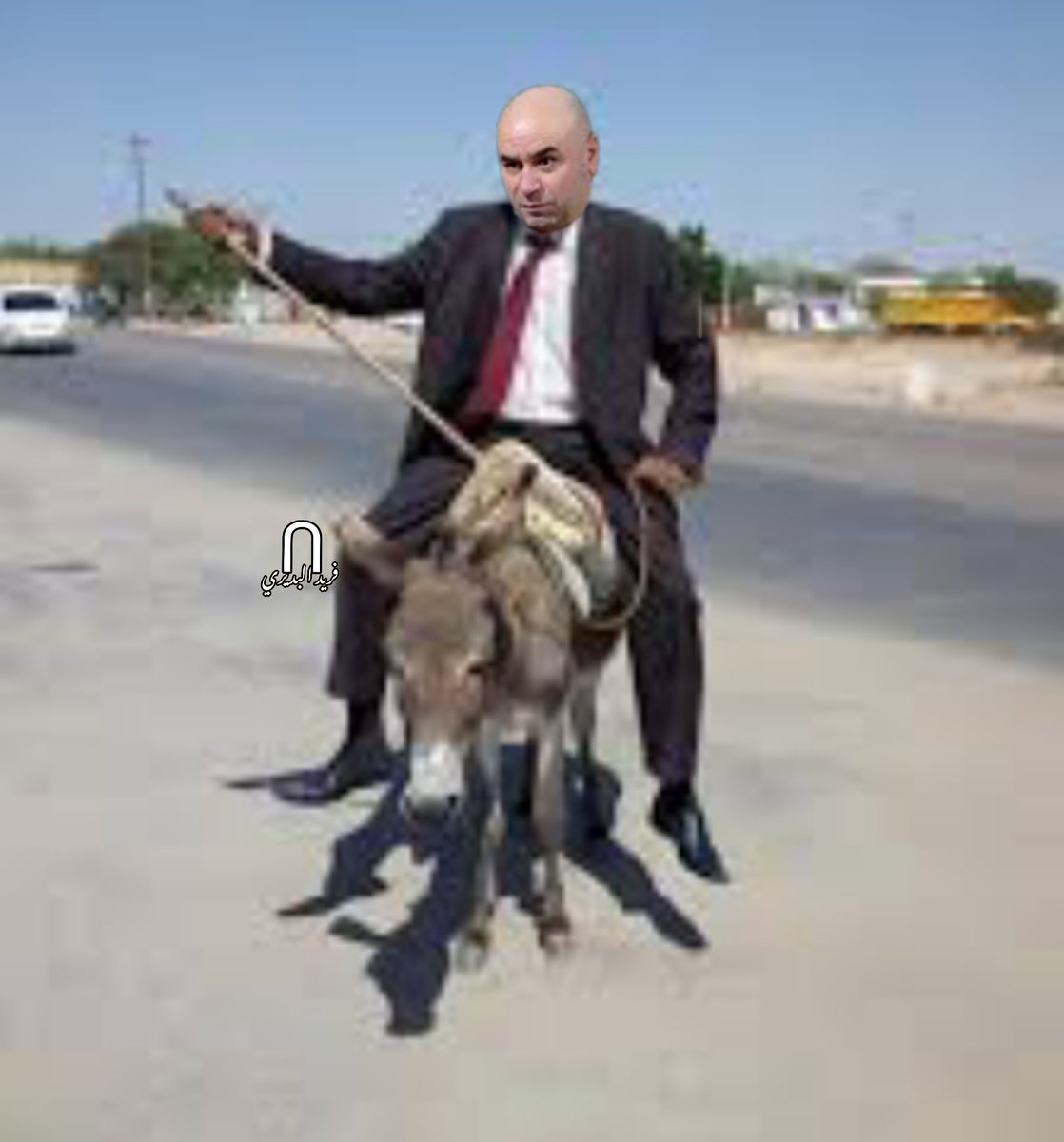 RylkYa's tweet photo. @emad_bajalan ما اعرف ليش تنتقص من الشيعة خاصة مخالفيكم.
بينما اغبى سياسيين  هم الأكراد. بحيث ياهو الي يجي يكفخ بيكم.
سؤال مين الحمار الي في الصورة. جاوب وربح رصيد 😂👍 https://t.co/o80Ry0uoxY