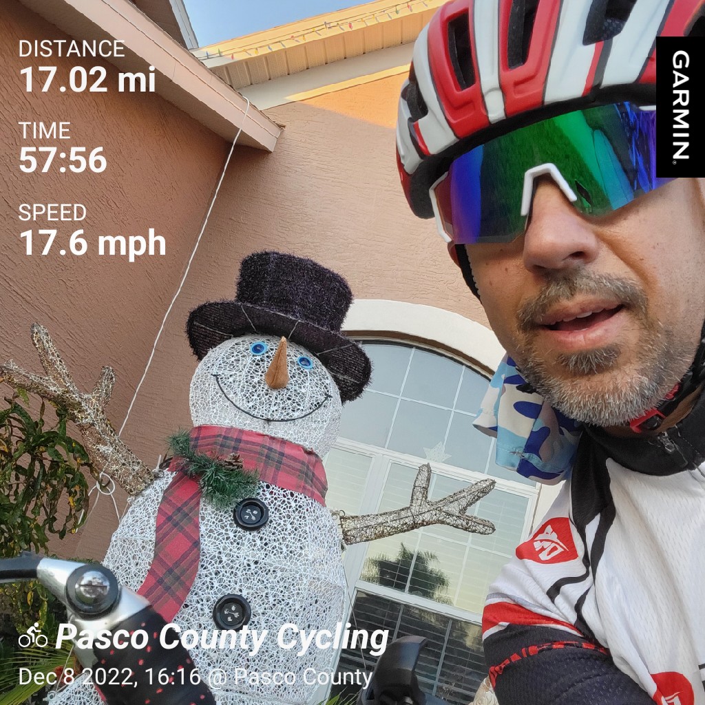 gerardocastano's tweet photo. Got a #selfiewithasnowman after my 17 miler. Then did a brick 1 mile run. Feeling great! Have an awesome evening! #garmin #beatyesterday #cycling #cyclist #brickworkout https://t.co/qvIFOftmu4
