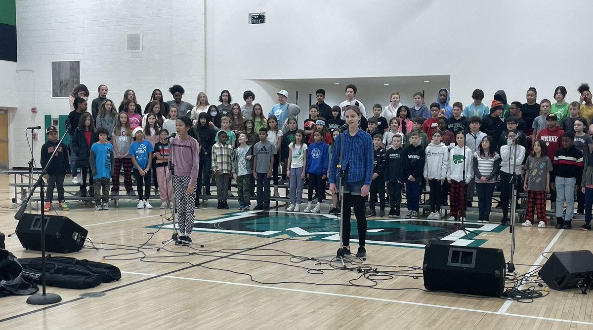 kmayermms's tweet photo. I had a sneak peek of our 6th grade choir students rehearsing for tonight’s performance! 
It’s going to be a great show! 🎤 🎵 https://t.co/1SJRiIcxmW