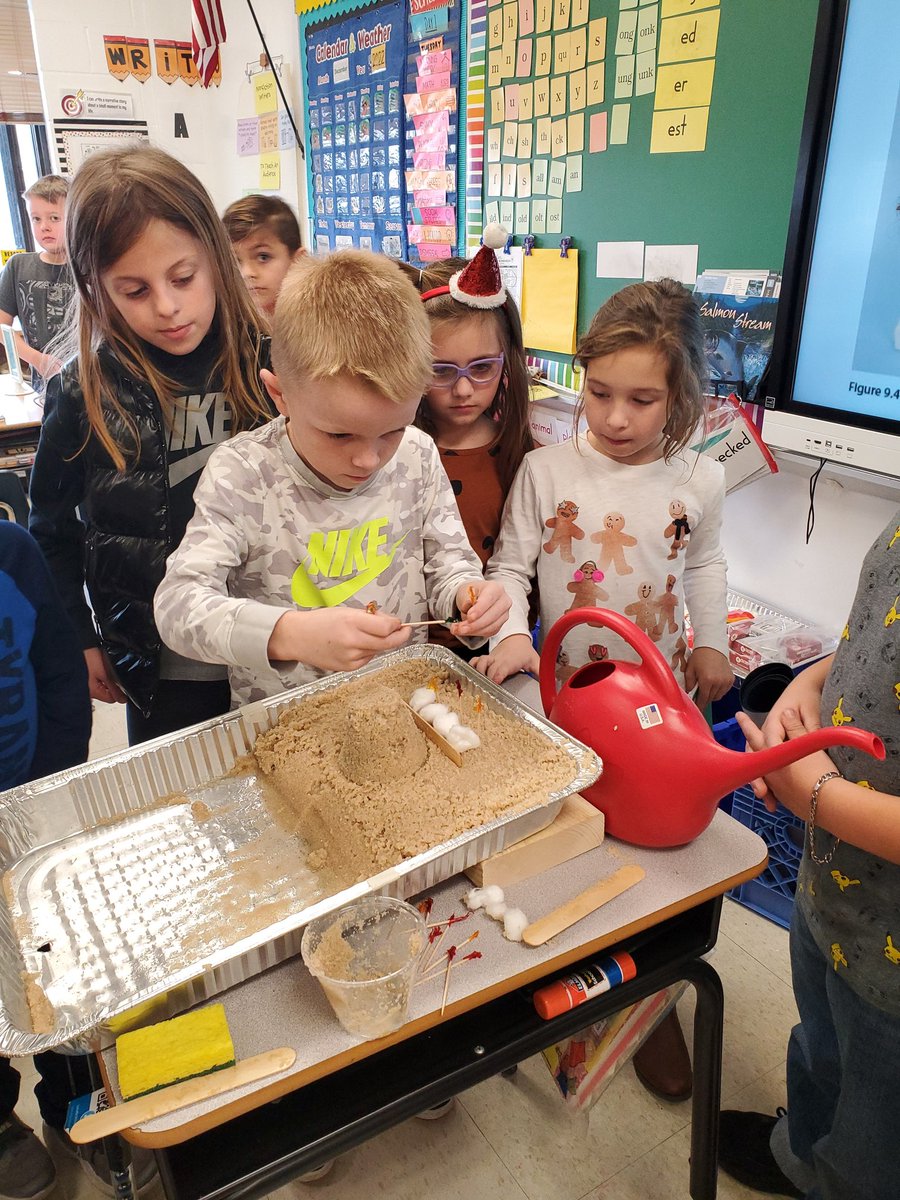 Mrs_Rafter's tweet photo. Getting messy with our #streamtables today while learning about how to prevent erosion. 3 of the 4 groups were able to save the sandcastle! @OaksSchool3 @DrMChristiansen https://t.co/ITdE9i6dmv